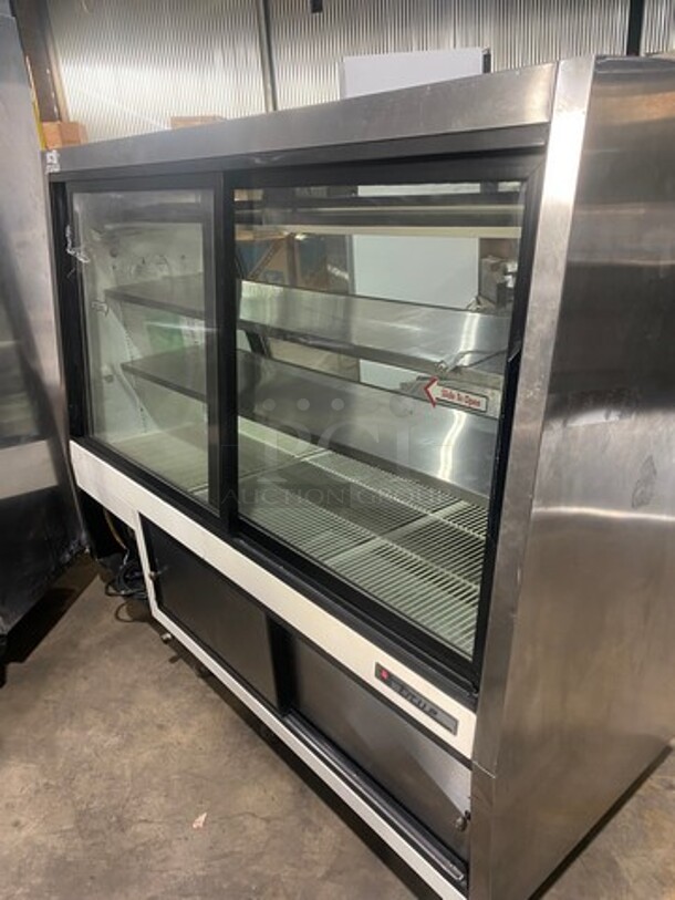 True Commercial Refrigerated Deli/Bakery Display Case! With Slanted Front Glass! With Sliding Glass Rear Access Doors! All Stainless Steel! Model: TDBD722 SN: 13739133 115V 60HZ 1 Phase - Image 4 of 8