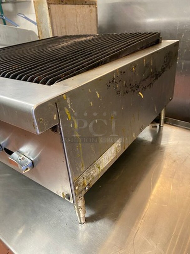 Vulcan Commercial Countertop Natural Gas Powered Char Broiler Grill! Stainless Steel Body! On Small Legs! WORKING WHEN REMOVED! - Image 3 of 7