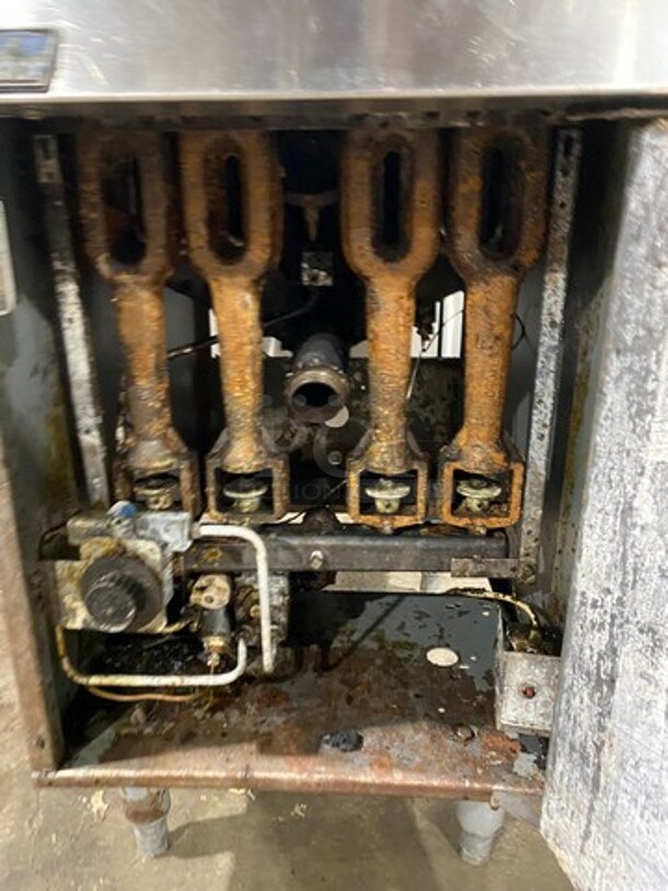 PITCO Frialator! Stainless Steel Commercial Natural Gas Deep Fat Fryer W/ Side Splash And Backsplash! On Legs! - Image 6 of 8