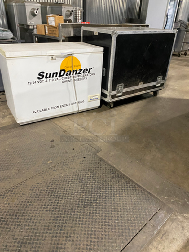 Sun Danzer Commercial Reach Down Chest Cooler! With Hinged Top Lid! With Original Black Box! Model: DCR225/C225 SN: 51430033