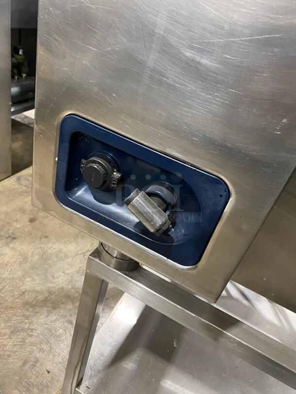 Nice! Late Model Alto Shaam! Stainless Steel Commercial Electric Powered Combi Convection Oven! 208/240 Volts! 3 Phase! Model: CTP10-10E  - Image 7 of 11
