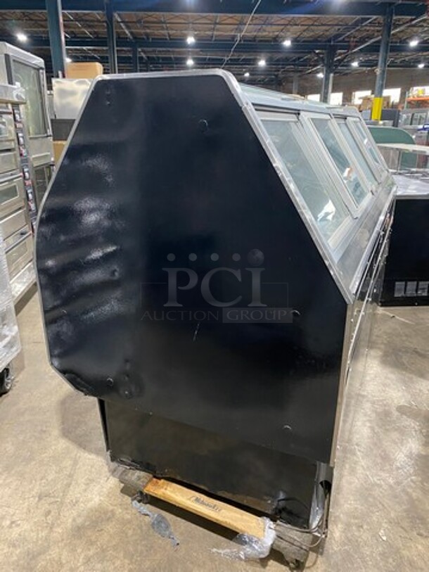 Hussmann Commercial Refrigerated Deli/Bakery Display Case Merchandiser! With Curved Front Glass! With Rear Access Doors! Remote Compressor/No Compressor! Stainless Steel Body! - Image 3 of 8