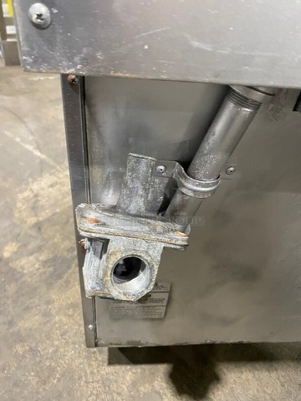 Southbend Commercial Natural Gas Powered 4 Burner Stove! With Raised Back Splash! With Oven Underneath! All Stainless Steel! On Casters! - Image 11 of 12
