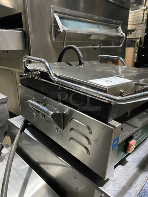Waring Commercial Countertop Panini/Sandwich Supremo Grill! All Stainless Steel! Press With Ribbed Surface! Model: WPG250 120V 60HZ - Image 4 of 9