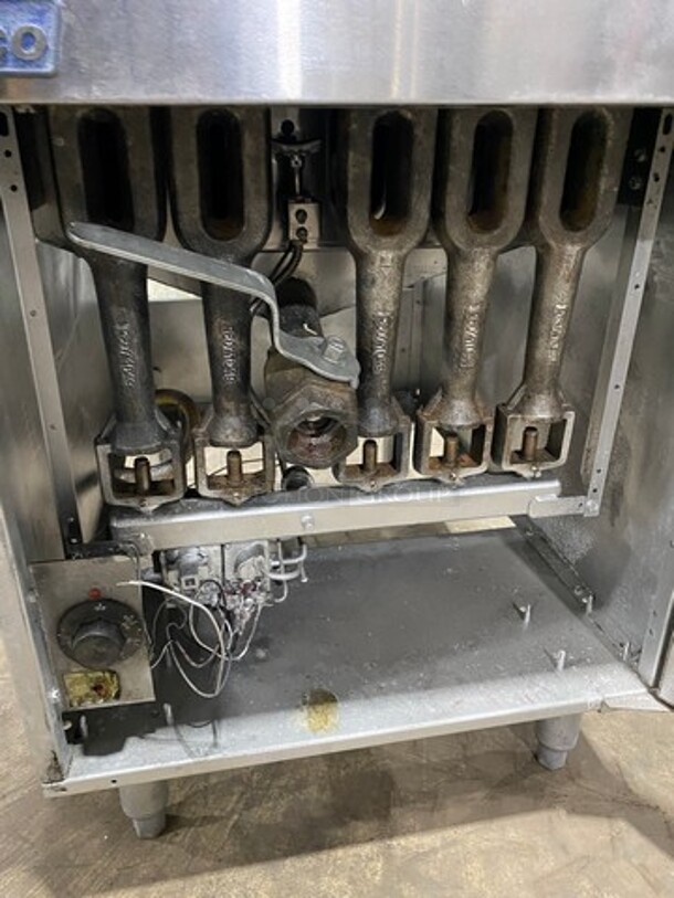 Pitco Frialator Commercial Natural Gas Powered Deep Fat Fryer! All Stainless Steel! On Legs! - Image 6 of 7