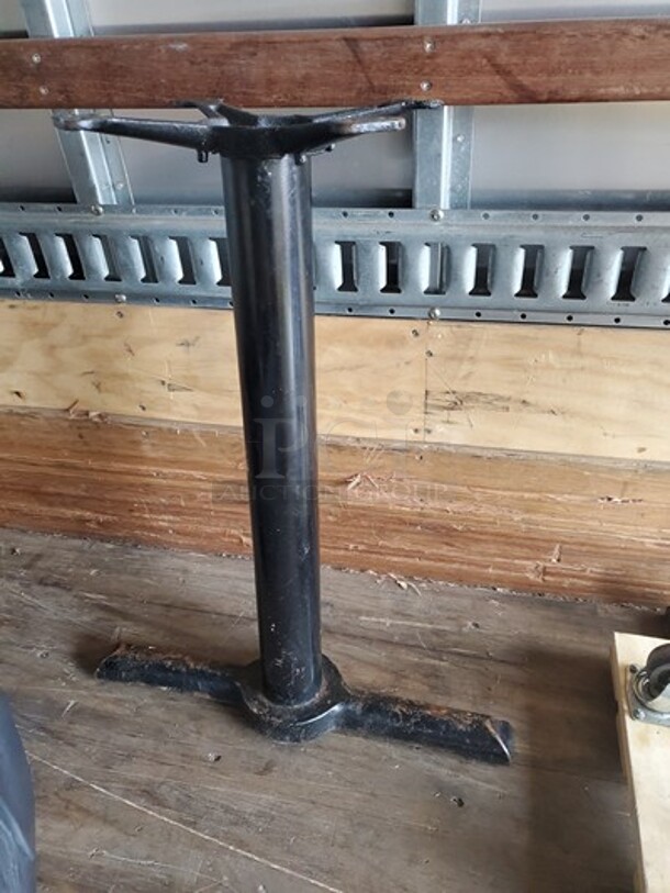 Table base  - Image 1 of 1