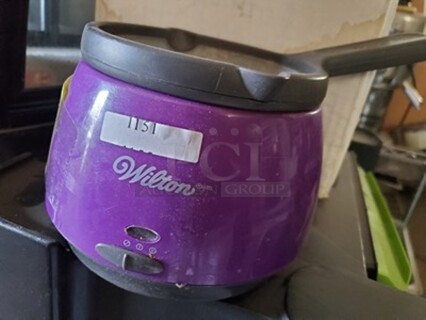 Wilton Deluxe Candy Melts Melting Pot