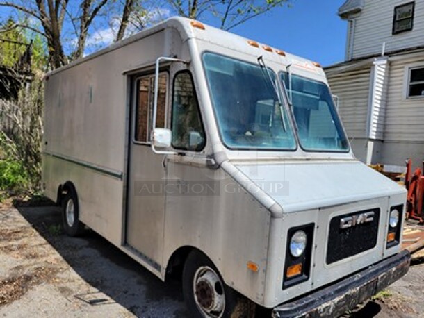 GMC 1991 Model P30 Gasoline Step Van|aluminum body|Step Van has been parking  for around two years|Battery needs to be charged|It must be moved by the buyer. 