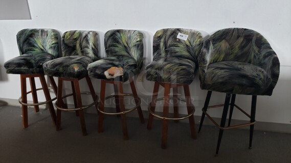 Lot of 5 Chairs

(Location 2)