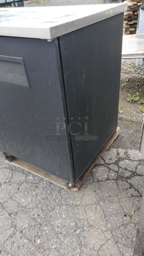 True TDD-4 90" Kegerator Beer Dispenser! - Image 9 of 9