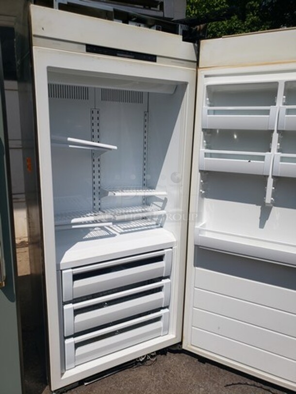 Beautiful Viking 36" Column Freezer! Very nice condition!

115 V
60 Hz
9.5 A - Image 2 of 5