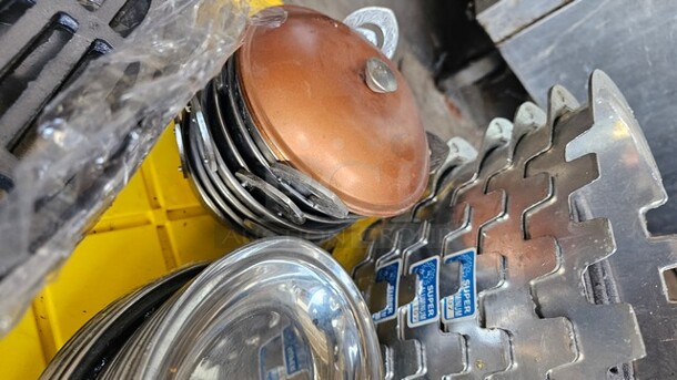 One Lot of Miscellaneous Kitchenware - Image 9 of 12