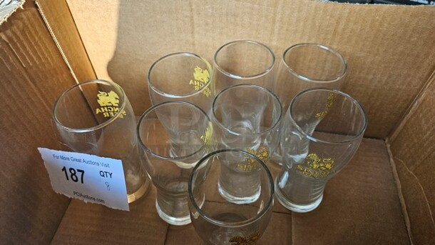 Lot of 8 Glasses - Image 1 of 3