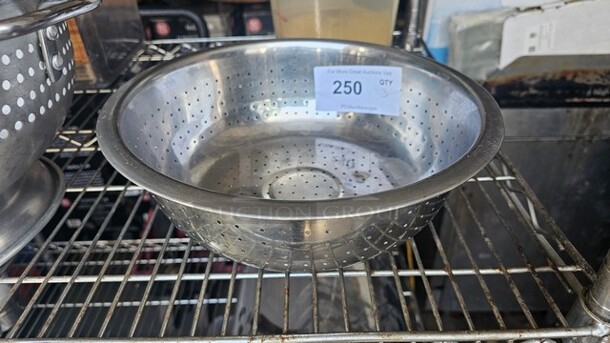 Lot of 3 Colanders - Image 4 of 5