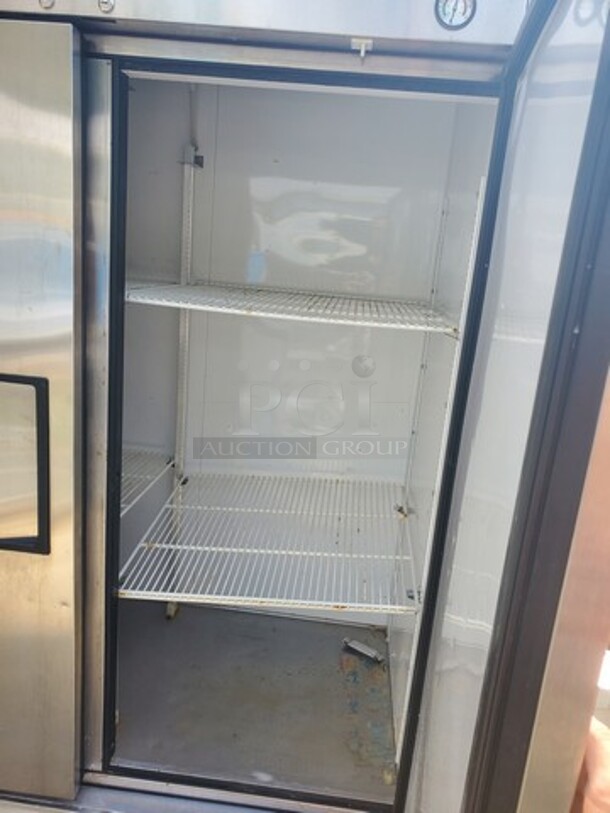 True T-49 54" Solid Two Door Reach-In Refrigerator - Image 4 of 4
