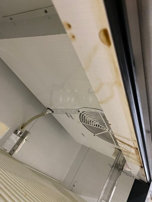 True Commercial 2 Door Reach In Cooler! Poly Coated Racks! All Stainless Steel! Model: T49 SN: 6950022 115V 60HZ 1 Phase - Image 7 of 10