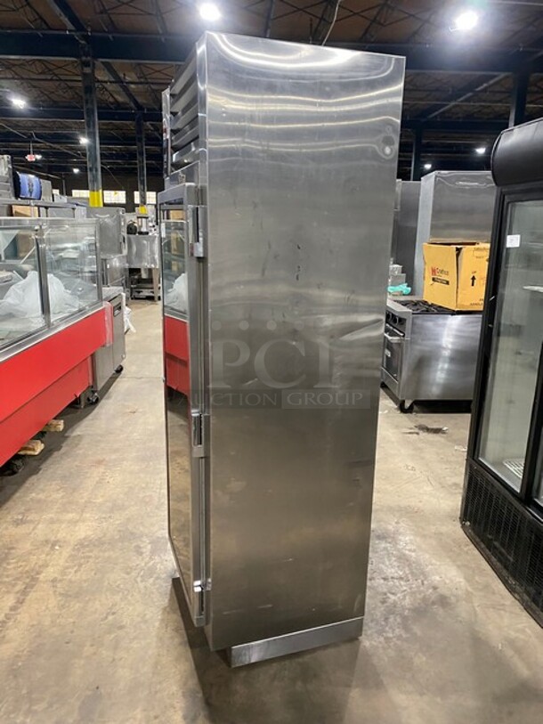 Traulsen Commercial Single Door Reach In Cooler Merchandiser! With View Through Door! Poly Coated Racks! All Stainless Steel! Model: UR30WT SN: 219617 115V 60HZ 1 Phase - Image 4 of 9