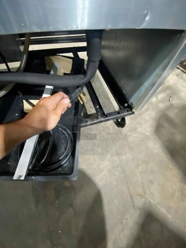 True Commercial 2 Door Reach In Freezer! All Stainless Steel! On Casters! Model: T49F SN: 7253947 115V 60HZ 1 Phase - Image 7 of 7