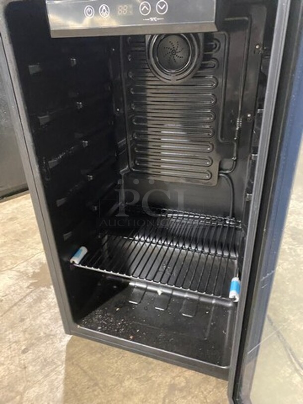 Home Countertop/ Undercounter Mini Fridge! With View Through Door! With Racks! Model: HME030065N 115V - Image 6 of 8