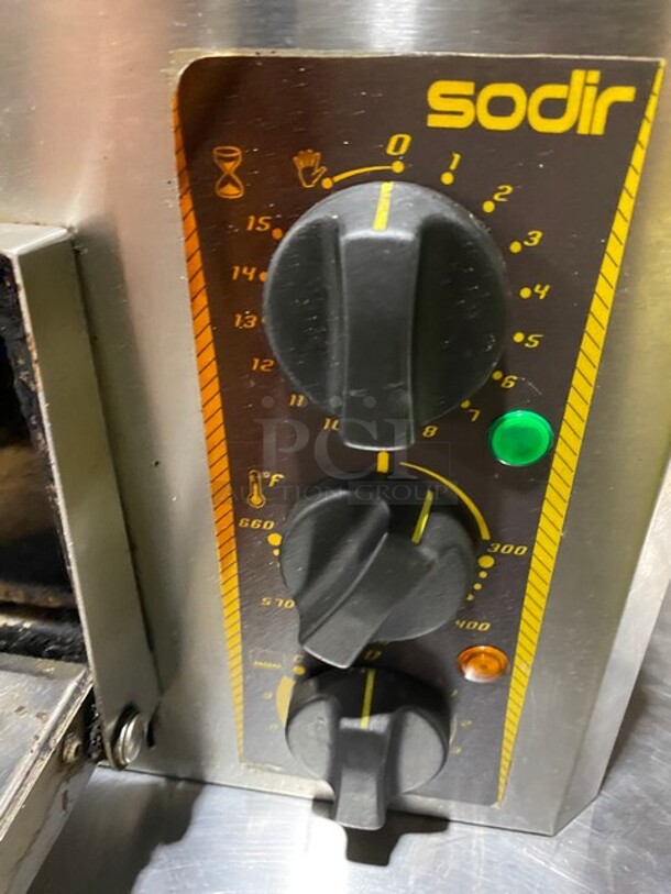 Equipex Commercial Countertop Electric Powered Pizza/ Snack Oven! Model: PZ430D SN: FJ412007 208/240V 60HZ 1 Phase - Image 7 of 8