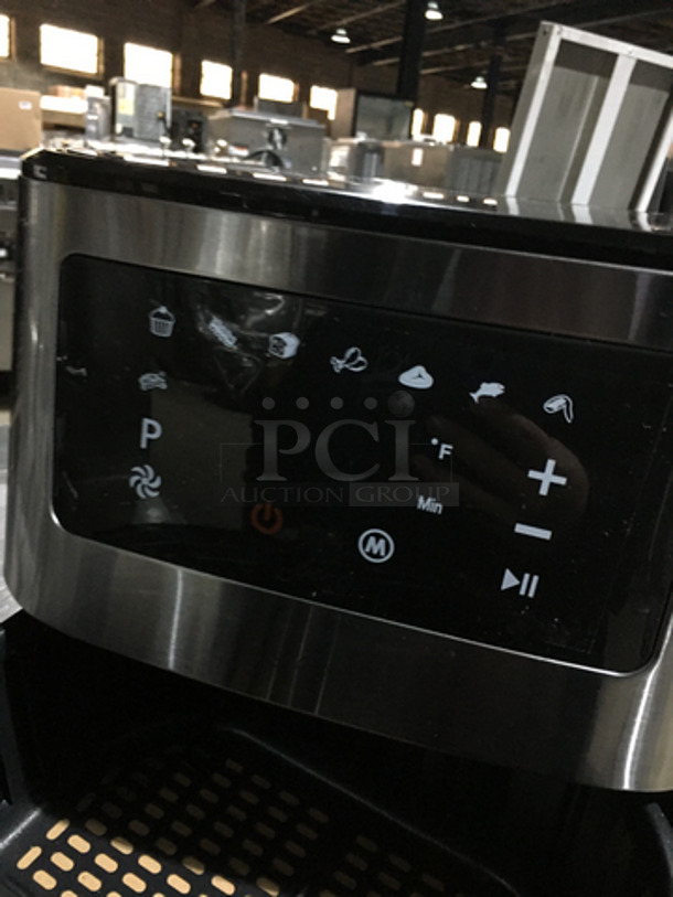 Insignia Countertop Air Fryer! Holds up To 5 Quarts! With Digital Controls! Stainless Steel! Model: NSAF53DSS0 120V 60HZ - Image 6 of 8