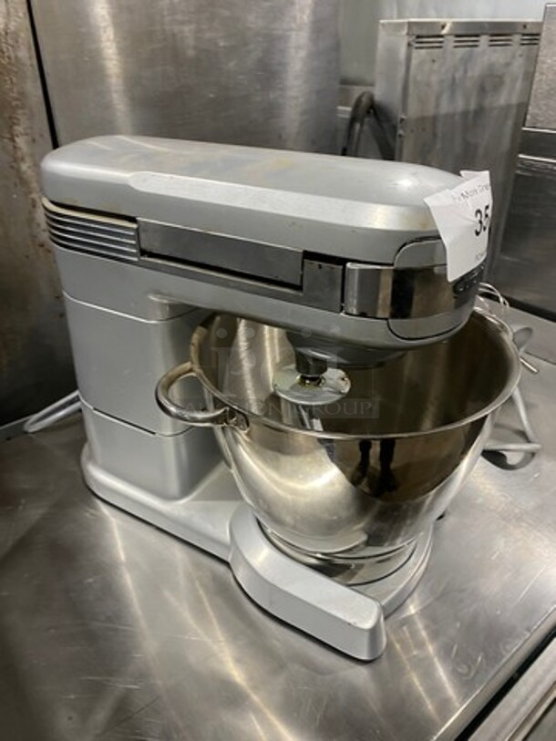 Cuisinart Countertop Mixer! With Mixing Bowl! With Paddle, Whisk And Hook Attachement! - Image 3 of 8