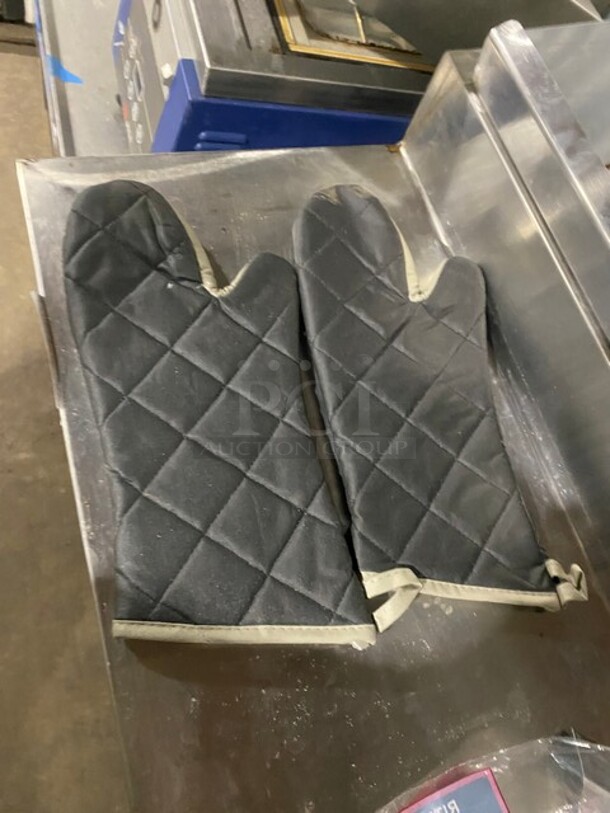 NEW! Ritz Black Flame Resistant Pyrotex Oven Mitts! Model: CL2PX27BKBK! - Image 2 of 4