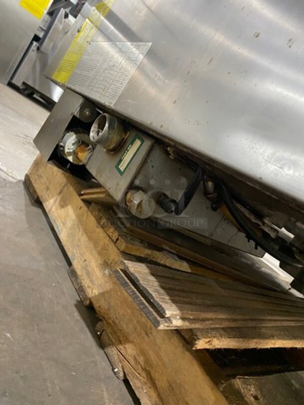 Alto Shaam Natural Gas Powered Combi Oven! With View Through Door! All Stainless Steel! On Legs! Model: 714ESGS SN: 10325281016 - Image 9 of 10