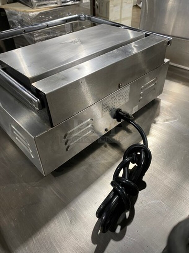 Commercial Countertop Panini/Sandwich Grill! With Ribbed Press! All Stainless Steel! Model: ETYP1C1 SN: K1625980 110V - Image 4 of 9