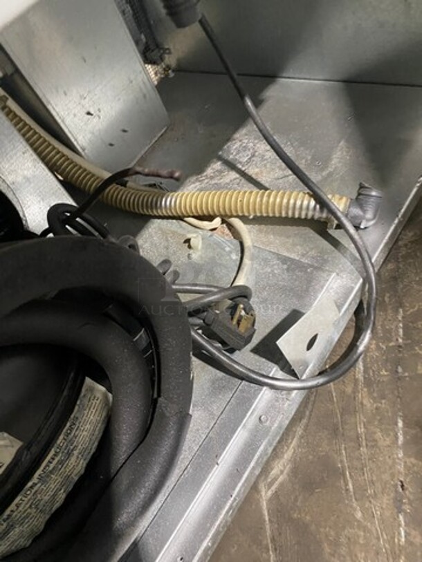 NICE! True Commercial Refrigerated Open Grab-N-Go Case Merchandiser! With Clear Poly Font And Sides! Stainless Steel Body! Model: THAC36 SN: 8789096 115V 60HZ 1 Phase - Image 7 of 7