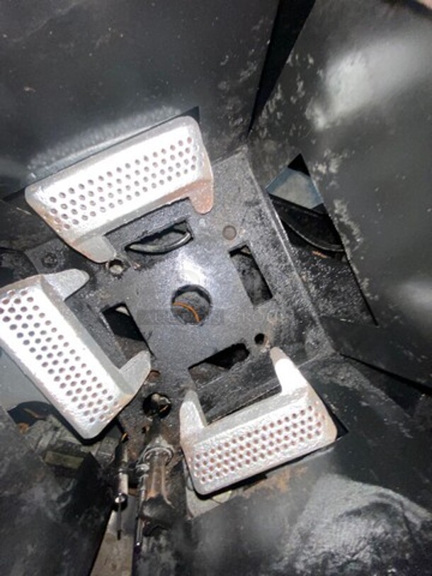 Garland Commercial Countertop Gas Powered Single Burner Stock Pot Range! On Small Legs! - Image 6 of 8