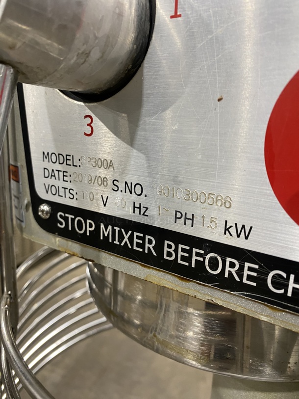 2015 Omcan SP300A Metal Commercial Floor Style 30 Quart Planetary Dough Mixer w/ Stainless Steel Bowl Whisk and Paddle Attachments! Eletric Powered! 110 Volts, 1 Phase SN:19010300566 21x26x46! Tested and Working! - Image 6 of 8