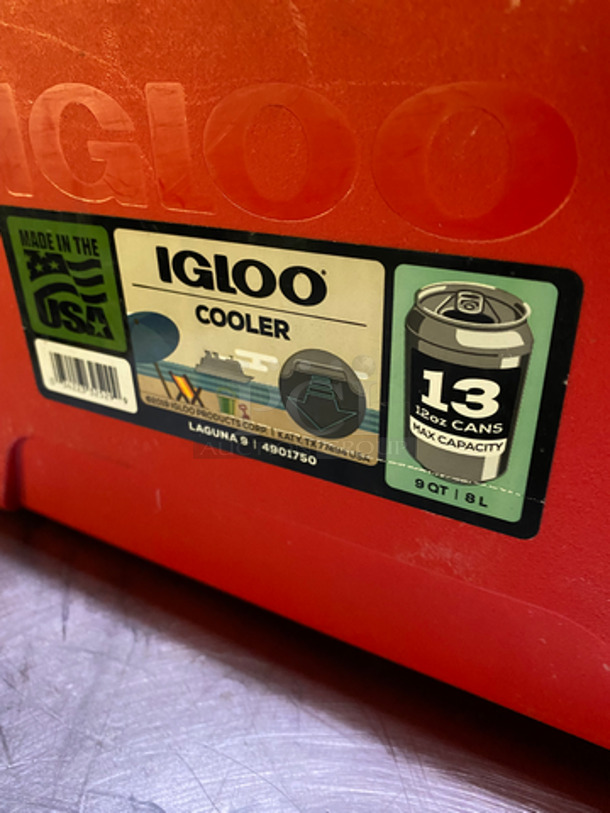 Igloo Red And White Poly Portable Cooler! With Lid And Handle! - Image 4 of 6