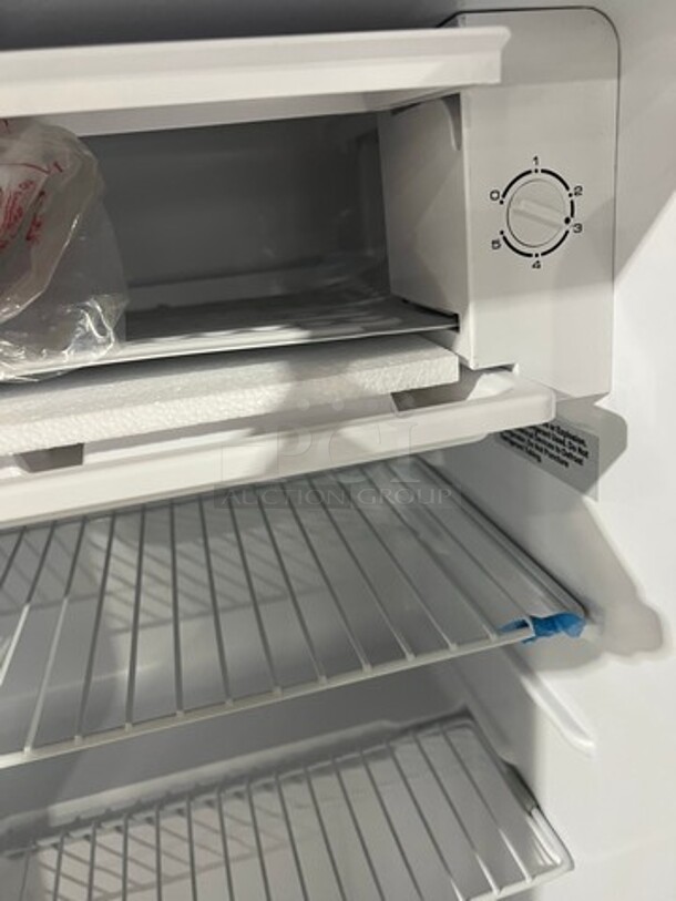 Haier Black Mini Fridge! With Poly Coated Racks And Shelves! Model: HC27SW20RB - Image 7 of 11