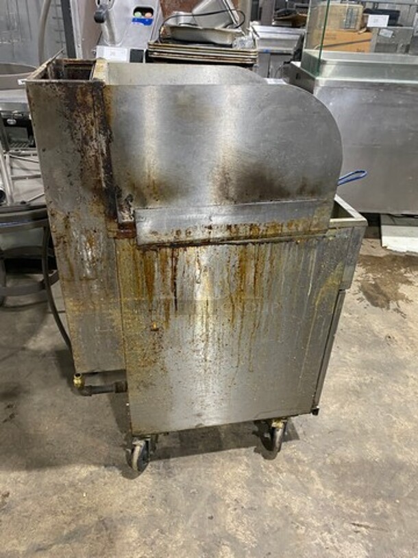 2018 Pitco Commercial Natural Gas Powered Deep Fat Fryer! With Back And Side Splashes! With 2 Metal Frying Baskets! All Stainless Steel! On Casters! WORKING WHEN REMOVED! Model: 40D SN: G18CC010283 - Image 3 of 8