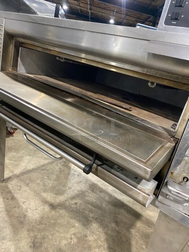 WOW! Blodgett Electric Powered Single Deck Pizza/Baking Oven! All Stainless Steel! On Legs! WORKING WHEN REMOVED! Model: 1048DD/AA-S SN: 112296QC092A 120V 60HZ 1 Phase - Image 6 of 10