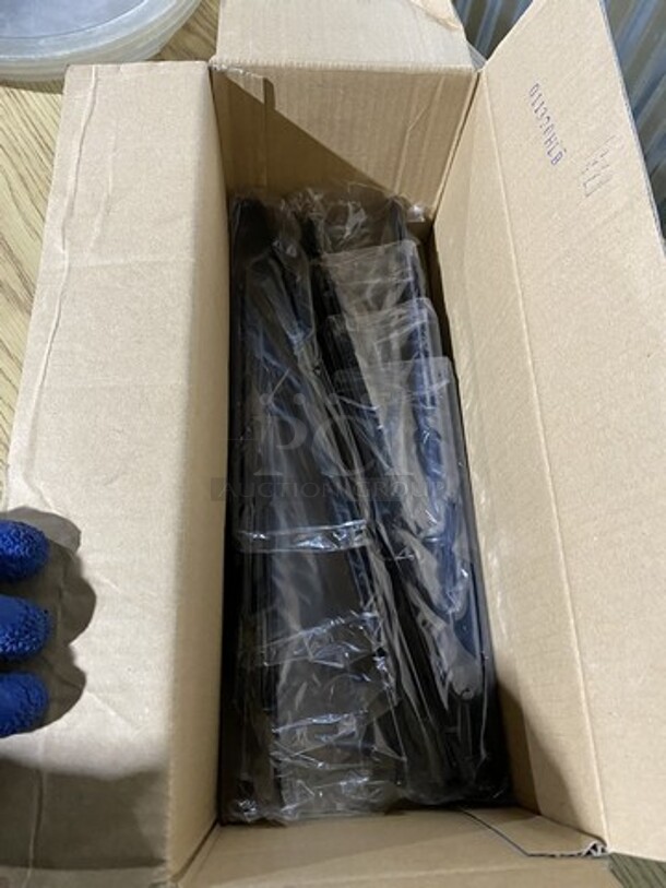 9" Heavy Weight Food Tongs!  - Image 4 of 4