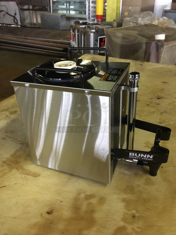 BRAND NEW! IN THE BOX! Bunn Commercial Countertop Satellite Coffee Server! Holds Up To 1.5 Gallons! Model: 1.5GPR-FF SN: GPR0329162 - Image 4 of 8