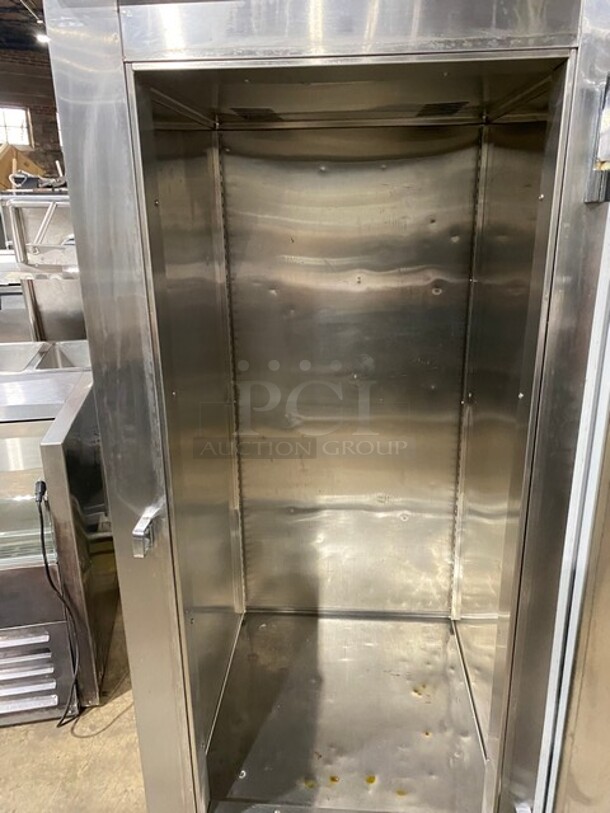 Victory Commercial Single Door Reach In Freezer! All Stainless Steel! On Legs! - Image 5 of 8