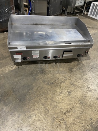 Sweet! Lang Commercial Countertop Natural Gas Powered Mirror Shine/Polished Top Flat Top Griddle! With Thermostatic Controls! With Back & Side Splashes! All Stainless Steel! MODEL 2486CNATSH SN:GT2481218A0011! On Legs!