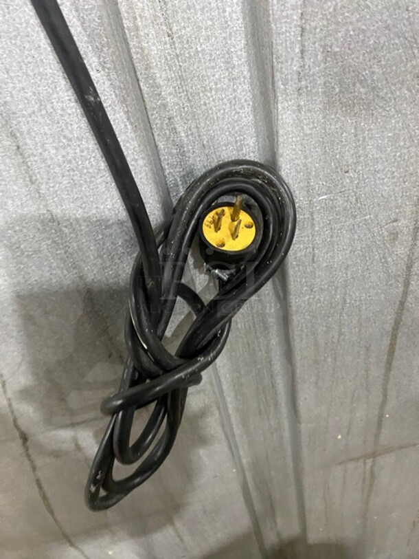 Traulsen Commercial Stainless Steel 2 Door Reach In Refrigerator! 115V 1 Phase! Model: GHT 2-32 NUT SN: 198348 5G! - Image 7 of 7