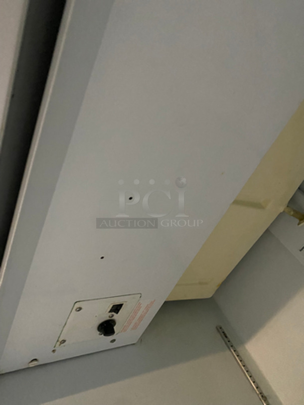 Beverage Air Commercial Single Door Reach In Refrigerator Merchandiser! With View Through Door! With Poly Coated Racks! Model: MT27 SN: 4859463 115V 60HZ 1 Phase - Image 7 of 8