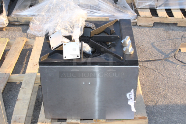 BRAND NEW SCRATCH & DENT! Cooking Performance Group CPG-SP-18-L Liquid Propane Stock Pot Range - 80,000 BTU - Image 7 of 9