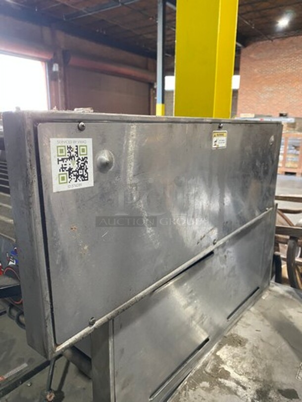 APW Wyott Commercial Countertop Hot Dog Roller Grill! All Stainless Steel! Model: HRS755T SN: 817961990263 208/240V 60HZ 1 Phase - Image 2 of 7