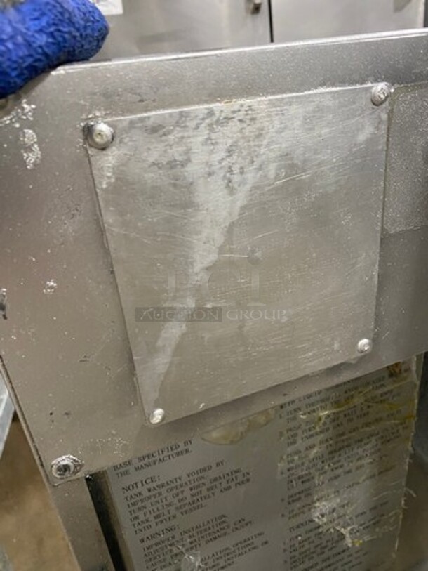 Atosa Commercial Natural Gas Powered Deep Fat Fryer! With 2 Metal Frying Baskets! All Stainless Steel! On Legs! - Image 7 of 8