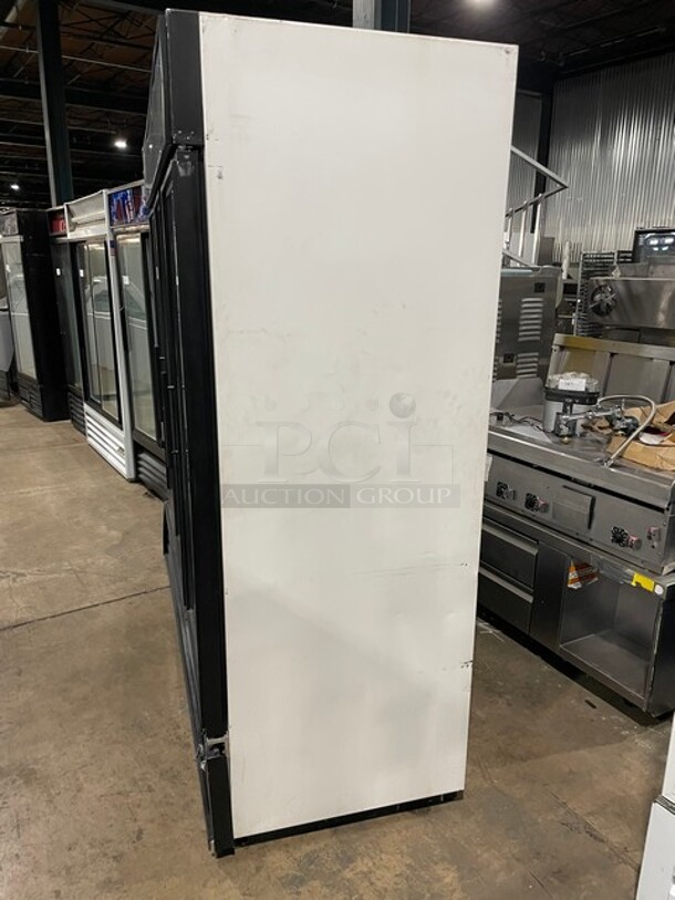 True Commercial Triple Glass Door Refrigerator Merchandiser! With Poly Coated Racks! 115V 1 Phase! Model: GDM-72 SN:1-4383488! - Image 2 of 8