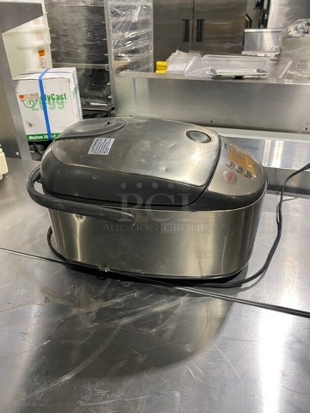 Zojirushi Electric Powered Countertop Rice Cooker! Model: NPHCC18 SN: 1580821 120V - Image 4 of 8