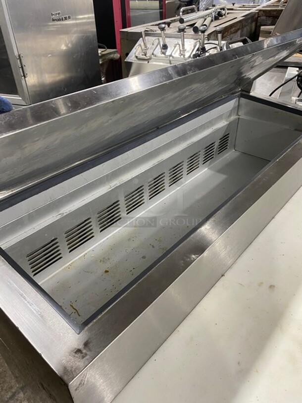 Leader! Stainless Steel Pizza Prep Table! Double Cold Storage! with/ Poly Cutting Board! On Wheels!
115V! 1 Phase! 60 HZ! - Image 6 of 9