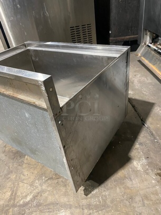 Krowne All Stainless Steel Ice Bin! On Legs! MODEL 1824 SN:08030006015 - Image 4 of 7