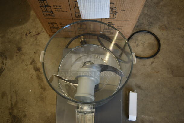 BRAND NEW SCRATCH AND DENT! Robot Coupe R 101 B Metal Commercial Countertop Food Processor w/ Bowl, Lid and S Blade. 120 Volts, 1 Phase. Tested and Working! - Image 2 of 5